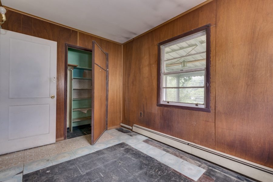 inside home for sale at Maltz Auctions