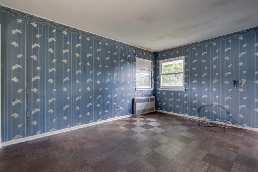 bedroom of home for sale at Maltz Auctions