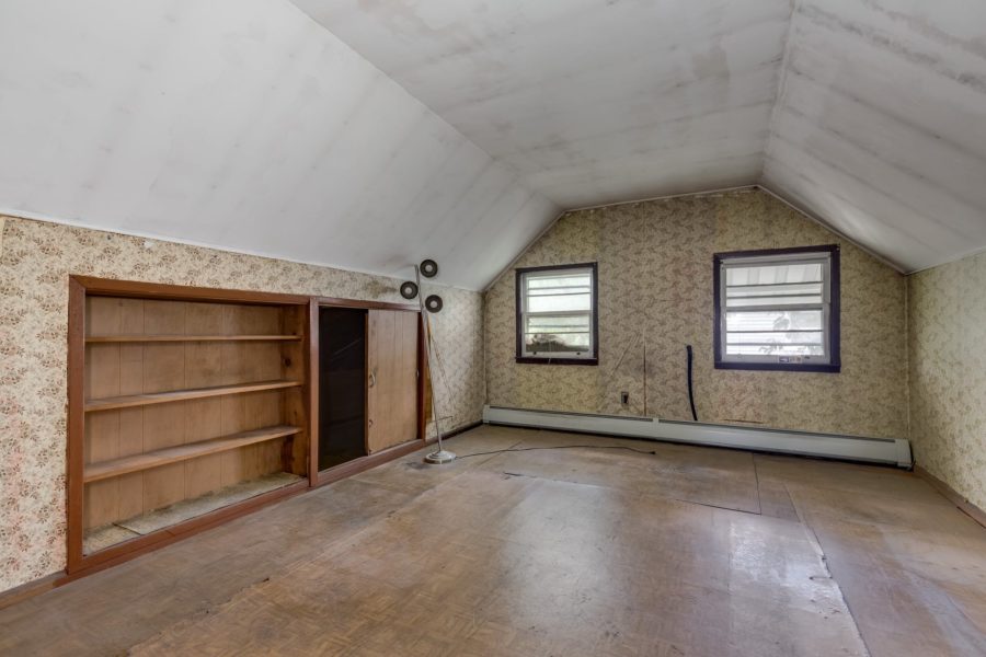 inside home for sale at Maltz Auctions