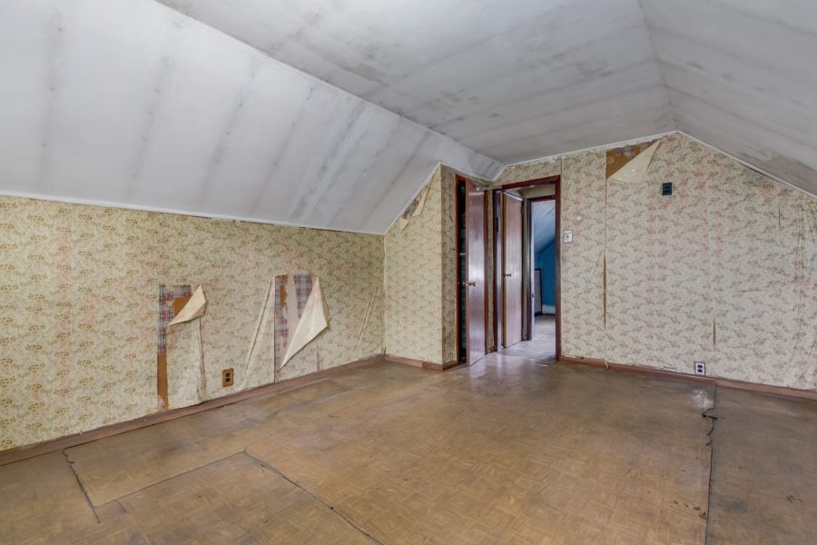 inside home for sale at Maltz Auctions