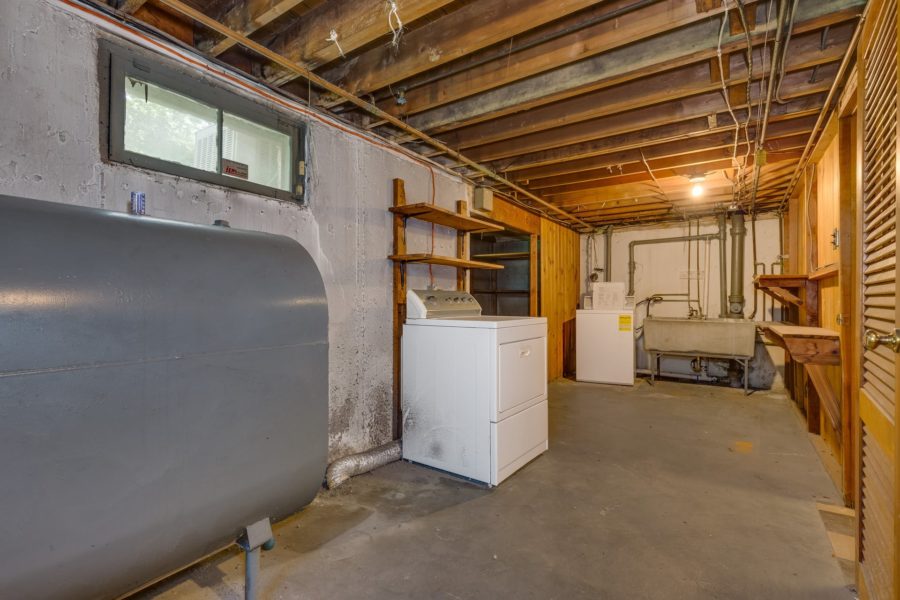 laundry room of property for sale at Maltz Auctions in New York