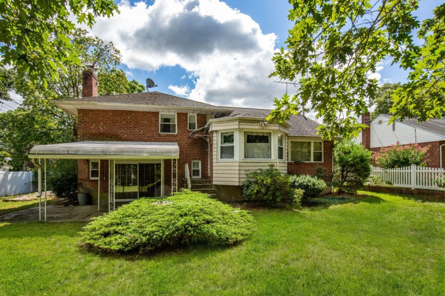 front of house for sale at Maltz Auctions