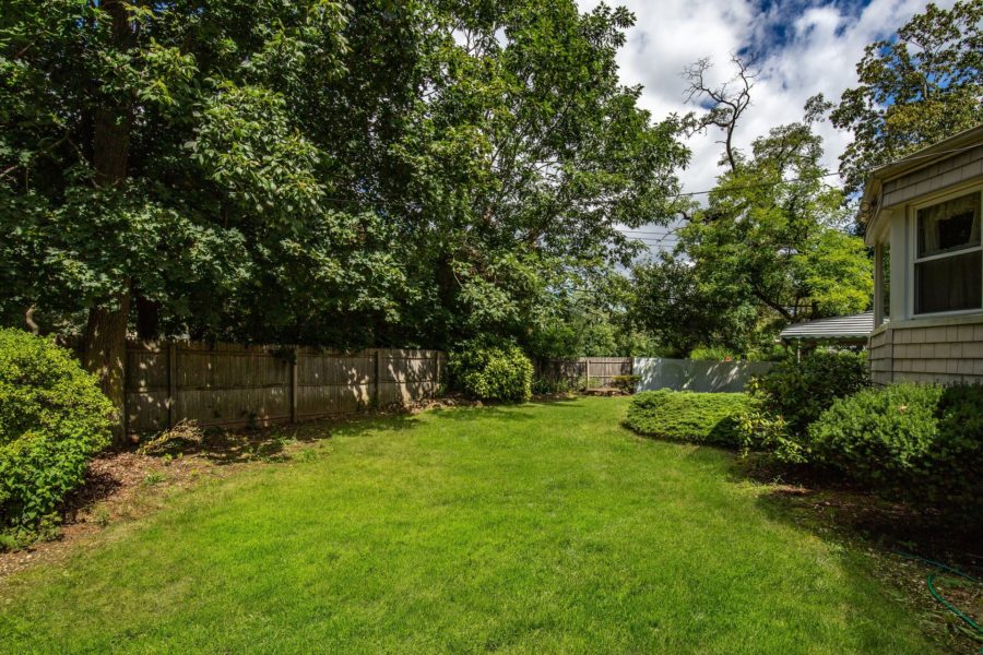 yard of property for sale at Maltz Auctions in New York