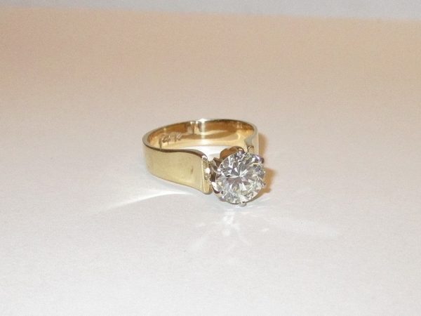 diamond ring for sale by maltz auctions in new york city