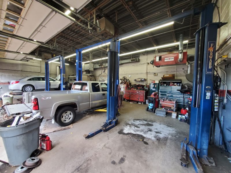 inside of 2,600 square foot commercial building for sale at maltz auctions