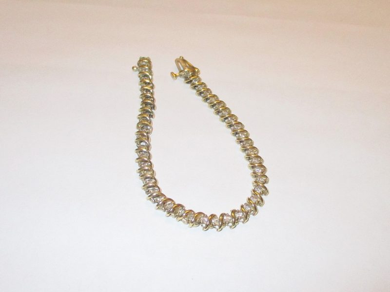gold necklace for sale at maltz auctions in new york city