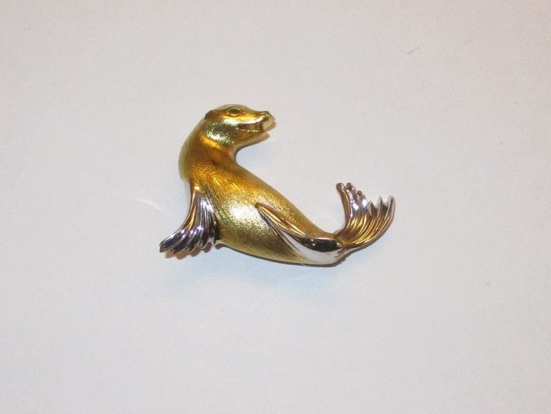 gold broach for sale at maltz jewelry auctions